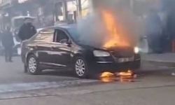 Siverek’te park halindeki otomobil alev aldı