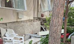 Tahliye kararı verilen 6 katlı binanın balkonu çöktü: 1 yaralı