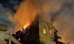 Tarsus’ta iş yerinde çıkan yangın 2 binaya sıçradı
