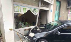 Tekirdağ’da otomobil dükkâna girdi
