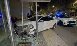Tekirdağ’da polisten kaçan alkollü sürücü durağa daldı