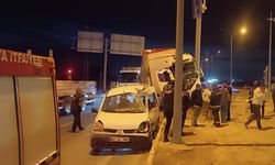 Tır ile hafif ticari araç çarpıştı: 2 yaralı