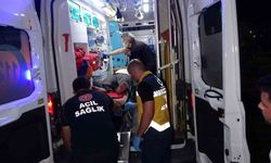 Tırla otomobil çarpıştı: Hurdaya dönen otomobildeki sürücü yaralanmadı, tır sürücüsü kabinde sıkıştı