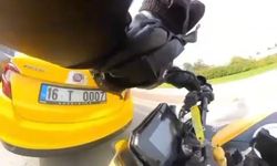 Bursa'da motosikletli, önünde duran taksiye çarptı