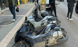 Üç motosiklet domino taşı gibi devrildi