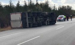 Yağ yüklü kamyon devrildi: 1 yaralı