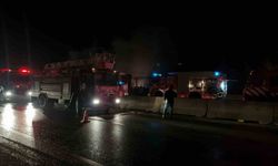 Yalova’da seyir halindeki tır alevlere teslim oldu