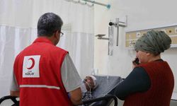 Yangında kardeşleri ölen, camdan atlayarak kurtulan engelli ağabeyin tedavisi sürüyor