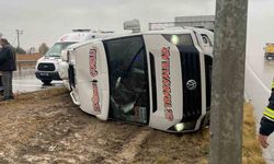 Yolcu minibüsü devrildi: 7 yaralı