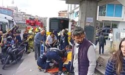 İstanbul'da otobüs durağa daldı