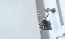 "Emekliye kiralık değildir" ilanına ceza