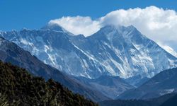 Everest Dağı'da 1 kişi hayatını kaybetti