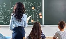 Öğretmenlere kıyafet düzenlemesi! Artık o giysiler yasak