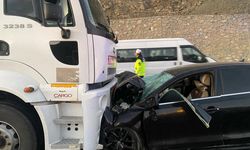 Yakıt tankeri ile otomobil çarpıştı
