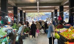 Bursa'da pazarda yaz ve kış bir arada!