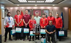 Başkan Yılmaz şampiyonları ağırladı