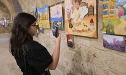 Lübnanlı çocuklar, tanık oldukları savaş sahnelerini "umut dolu" tablolara dönüştürdü