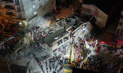 Çöken binadan sağ kurtulan Dilara Bilir ailesinin mezarını ziyaret etti!