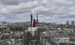 Fransa’da tartışmalı emeklilik reformu askıya alındı