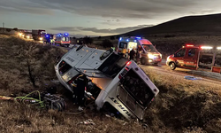 Afyonkarahisar'da yolcu otobüsü kaza yaptı, iki kişi öldü