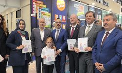 Bursa'da minik yazar gönüllere dokundu