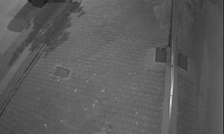 Bursa’da pilavcıya giren hırsız tatlı yedi, işyeri sahibi çağrı yaptı