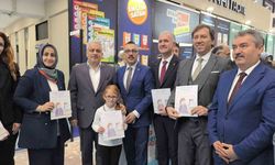 9 yaşındaki kız öğrenciden duygulandıran çalışma 10 günde "Filistin’e Dönmek İsteyen Kız" kitabını yazdı