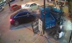 Adana’da kaza anı hem güvenlik kamerasına hem de araç kamerasına yansıdı