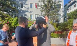 Alanya’da motosiklet sürücülerine ücretsiz kask dağıtıldı