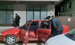 Alkollü sürücü polis uygulamasını görünce otomobili kaldırıma çekti: Üzerinden ve araçtan uyuşturucu çıktı