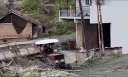 Amasya’da pancar yüklü traktör römorku devrildi: Kaza anı kamerada