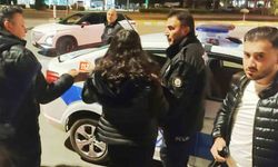 Anne ve baba, avukat kızlarını taksi durağına kilitledi