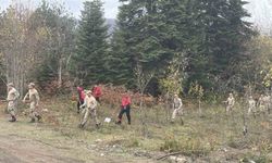 Anne ve oğlunun cesedinin bulunduğu bölgede kayıp çanta ile ayakkabı bulundu, telefona ulaşılamadı