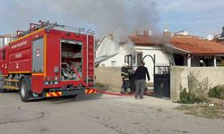 Annesinin evini ateşe verip kaçtı