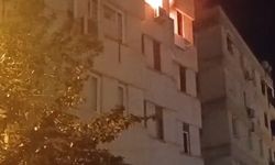 Antalya’da apartman dairesi alev alev yandı