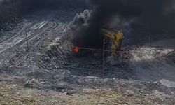 Arnavutköy’de iş makinesi alev alev yandı