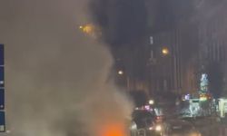 Arnavutköy’de seyir halindeki servis aracı alev alev yandı