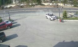 Artvin’de akaryakıt istasyonu çalışanına kamyonet çarptı