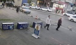 Ataşehir’de kamyonet durağa daldı: Kaza anı kamerada