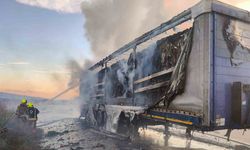 Bandırma karayolunda tır dorsesi alev aldı