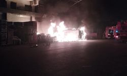 Başakşehir’de dükkanı önündeki paletlerde çıkan minibüse sıçradı