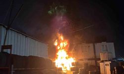 Başakşehir’de sobadan sıçrayan kıvılcımlar iki iş yerini yaktı