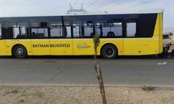 Batman’da motosiklet, halk otobüsüne çarptı: 1 yaralı
