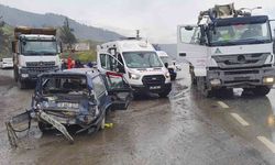 Beton mikseri otomobille çarpıştı: 1’i çocuk 5 kişi yaralandı