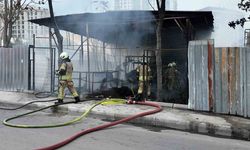 Beylikdüzü’nde boş kulübe alev alev yandı
