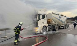 Bilecik’te seyir halindeki beton mikseri bir anda alev aldı