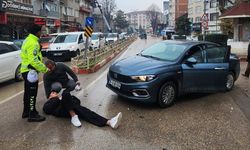 Bursa’da otomobille çarpışan motosiklet sürücüsü yaralandı