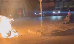 Çalışmayan motorunu yakıp, karşısına geçip izledi