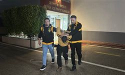 Çocuğun kafasını arabaya vurup yere fırlatan şahıs çocuğun babası çıktı, gözaltına alındı