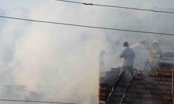 Demirci’de çıkan yangında bir ev kullanılamaz hale geldi